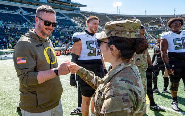 Oregon National Guard salutes service at University of Oregon Spring football game