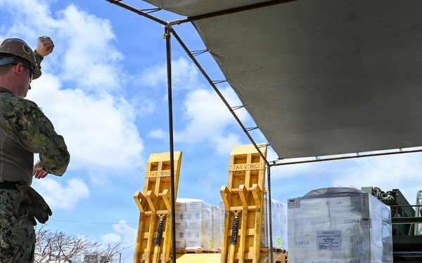 In wake of Typhoon Sinlaku, NMCB-1’s Seabees help deliver water to Saipan community