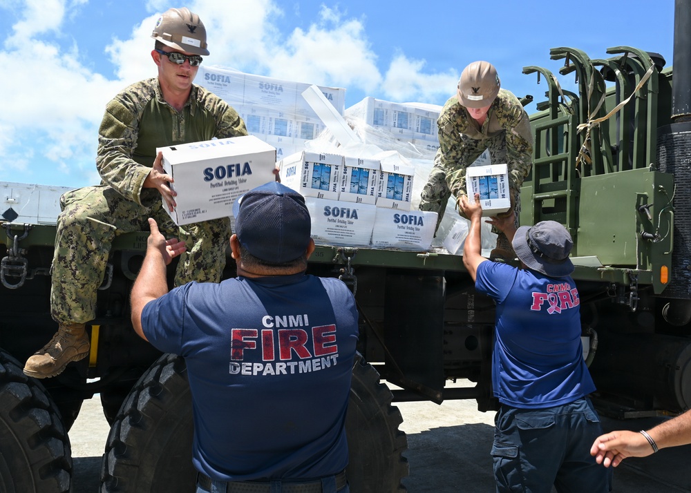 In wake of Typhoon Sinlaku, NMCB-1’s Seabees help deliver water to Saipan community