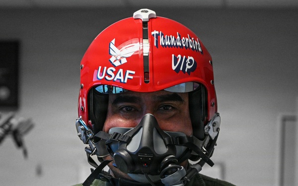 Wings Over Solano: Hometown Hero flies with Thunderbirds at Travis AFB