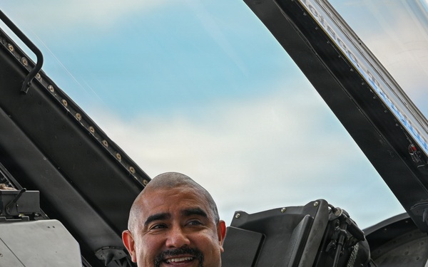 Wings Over Solano: Hometown Hero flies with Thunderbirds at Travis AFB