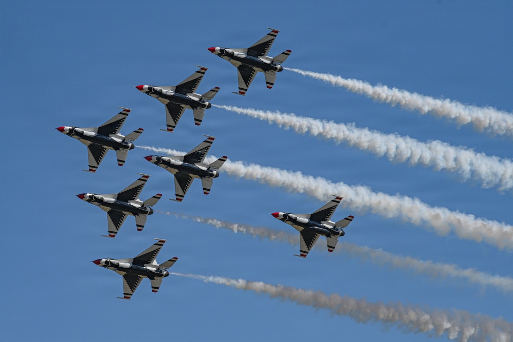 Wings Over Solano: Hometown Hero flies with Thunderbirds at Travis AFB
