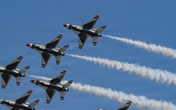 Wings Over Solano: Hometown Hero flies with Thunderbirds at Travis AFB