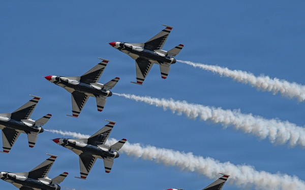 Wings Over Solano: Hometown Hero flies with Thunderbirds at Travis AFB