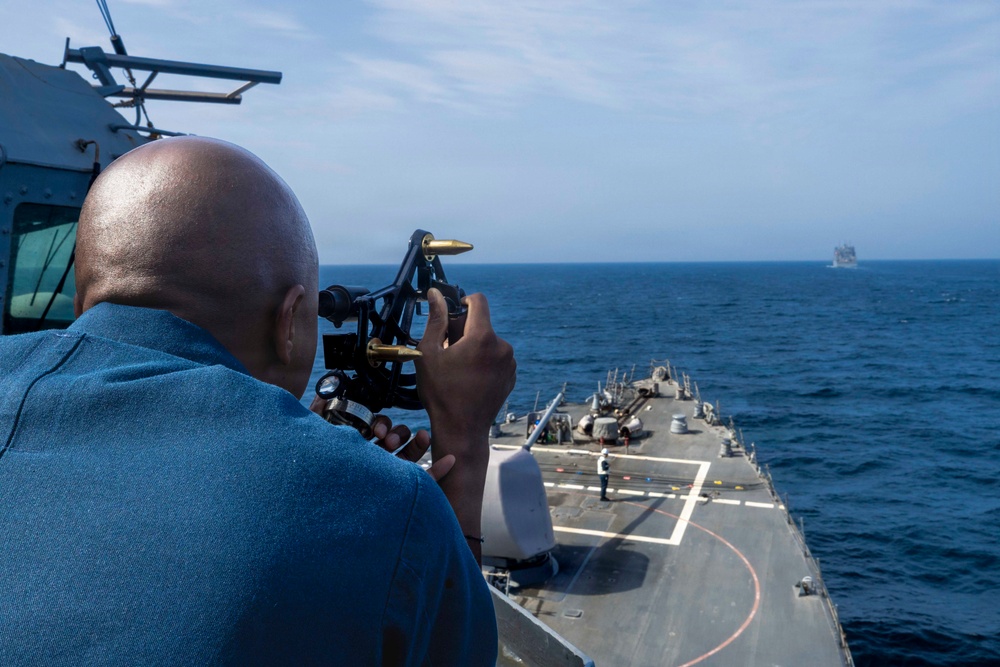 Milius conducts RAS with USNS Carl Brashear