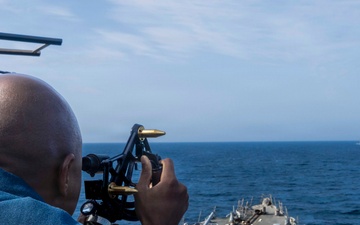 Milius conducts RAS with USNS Carl Brashear