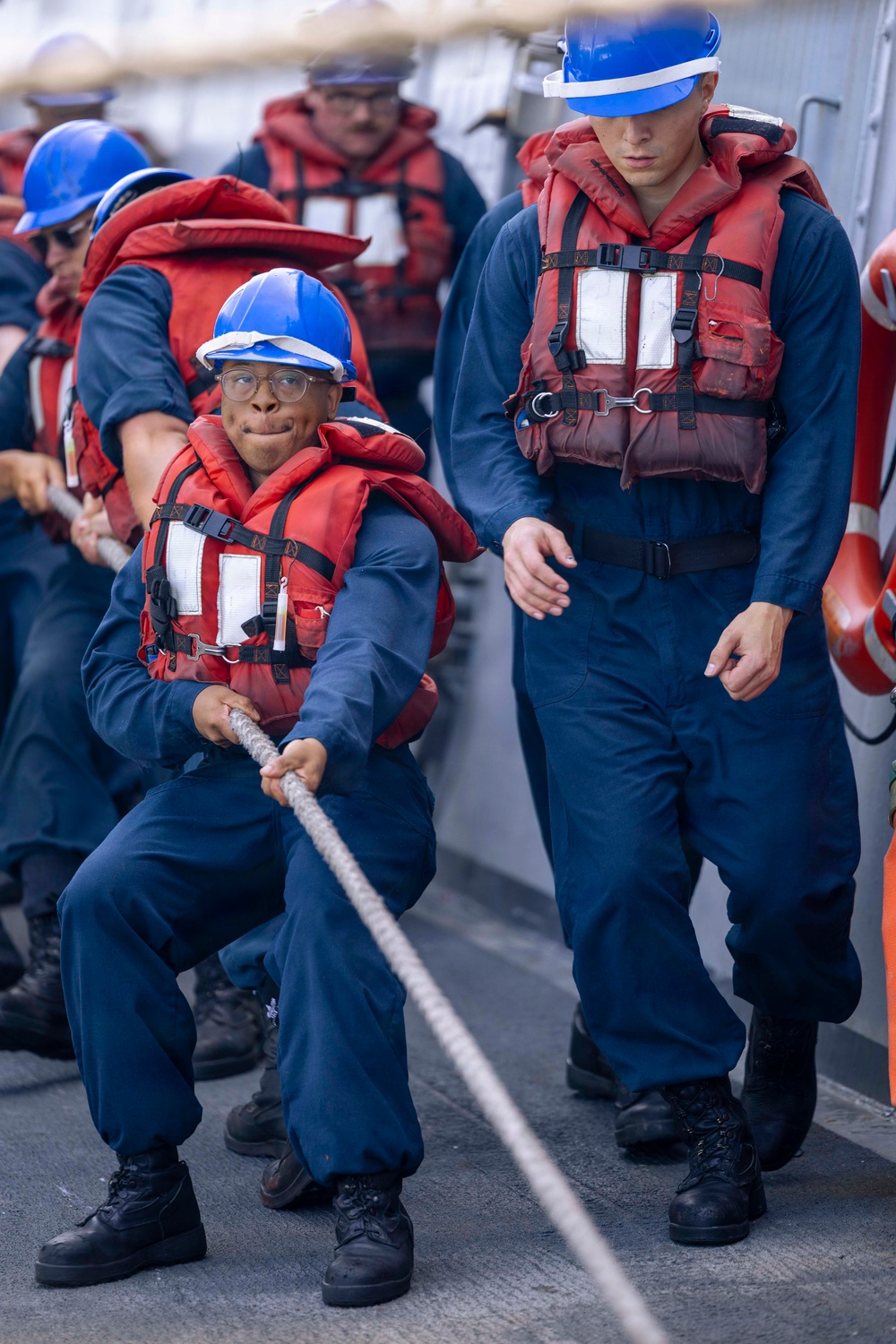 Milius conducts RAS with USNS Carl Brashear