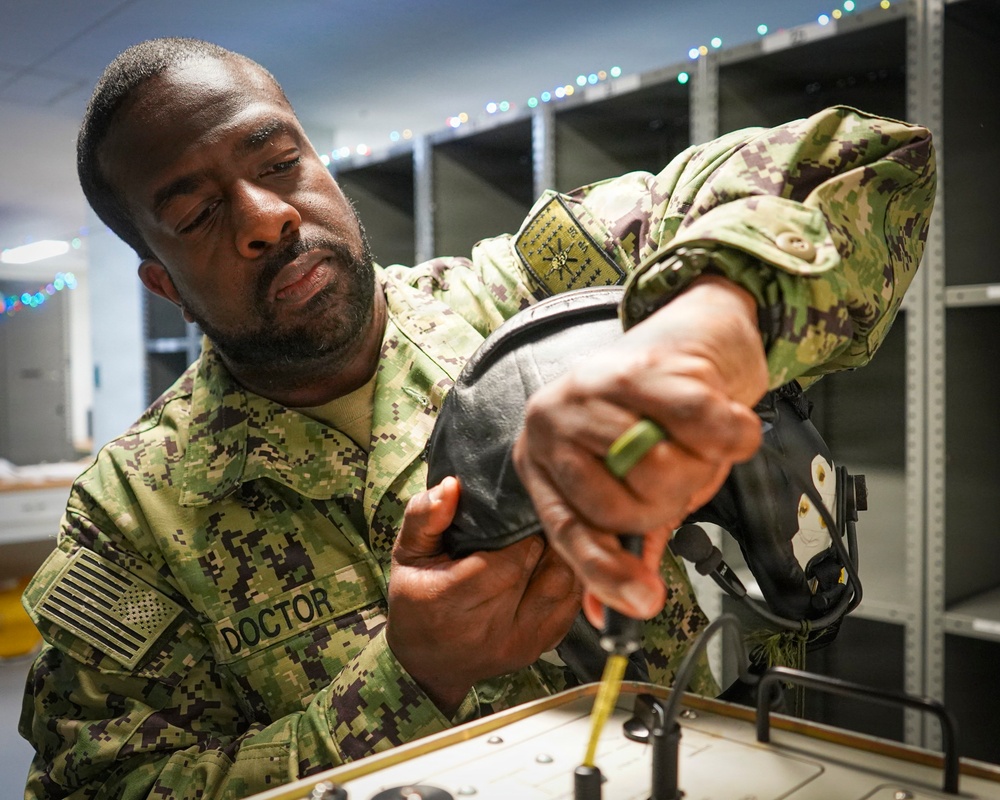 VP-26 Tridents Prep Aircrew Survival Equipment