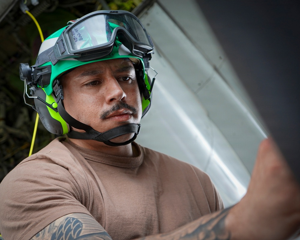 VP-26 Tridents Perform Routine Maintenance on P-8A Poseidon