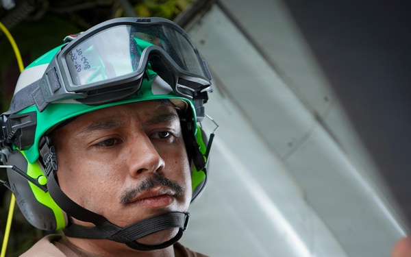 VP-26 Tridents Perform Routine Maintenance on P-8A Poseidon