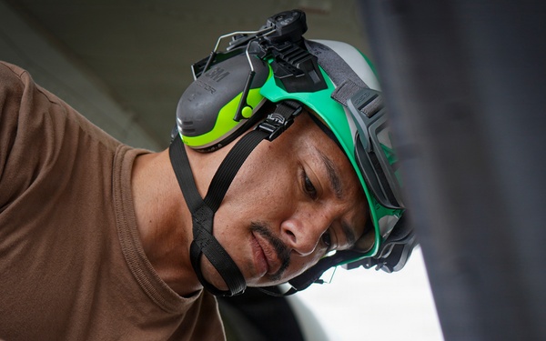 VP-26 Tridents Perform Routine Maintenance on P-8A Poseidon