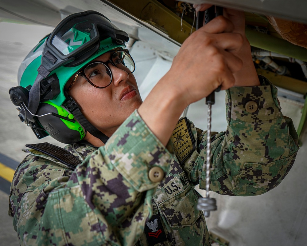 VP-26 Tridents Perform Routine Maintenance on P-8A Poseidon
