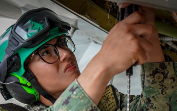 VP-26 Tridents Perform Routine Maintenance on P-8A Poseidon