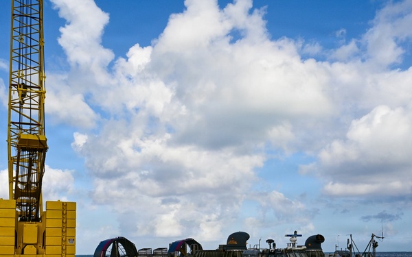 LCAC 62 arrives in Saipan, delivers generators in response to Typhoon Sinlaku