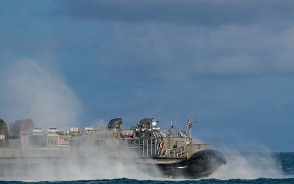 LCAC 62 arrives in Saipan, delivers generators in response to Typhoon Sinlaku