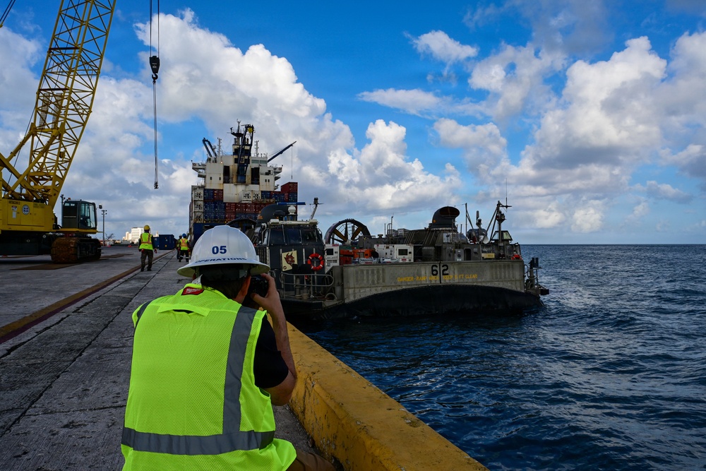 LCAC 62 arrives in Saipan, delivers generators in response to Typhoon Sinlaku