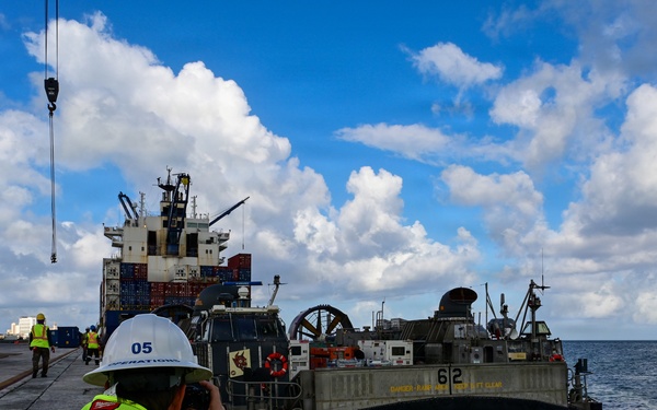 LCAC 62 arrives in Saipan, delivers generators in response to Typhoon Sinlaku