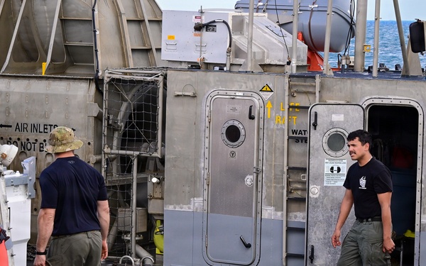 LCAC 62 arrives in Saipan, delivers generators in response to Typhoon Sinlaku