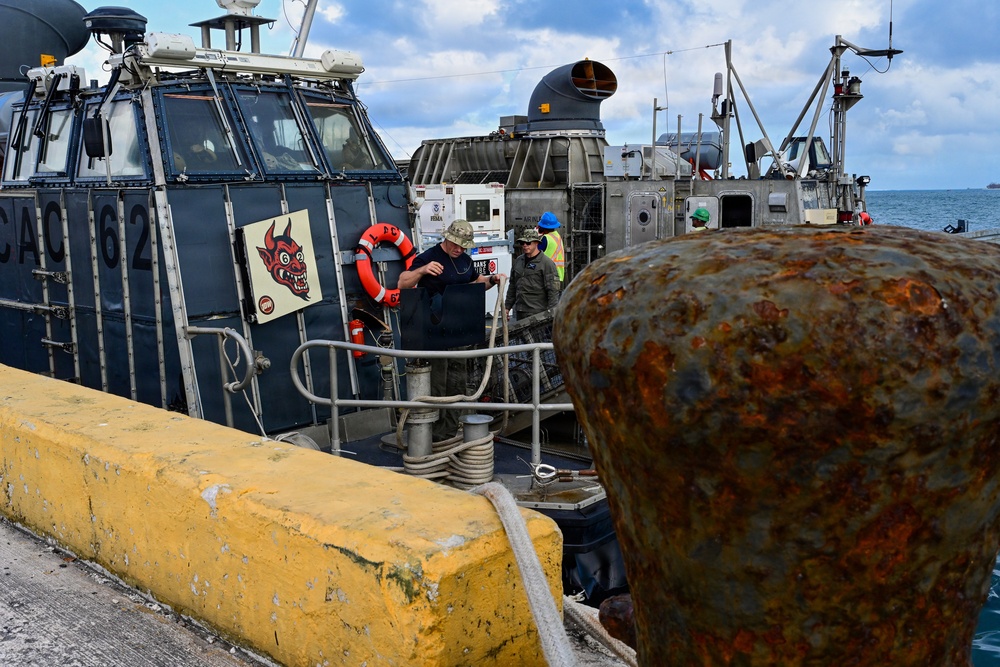 LCAC 62 arrives in Saipan, delivers generators in response to Typhoon Sinlaku