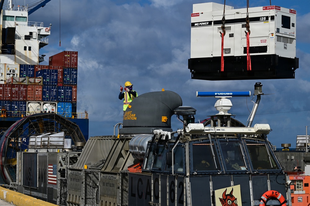 LCAC 62 arrives in Saipan, delivers generators in response to Typhoon Sinlaku