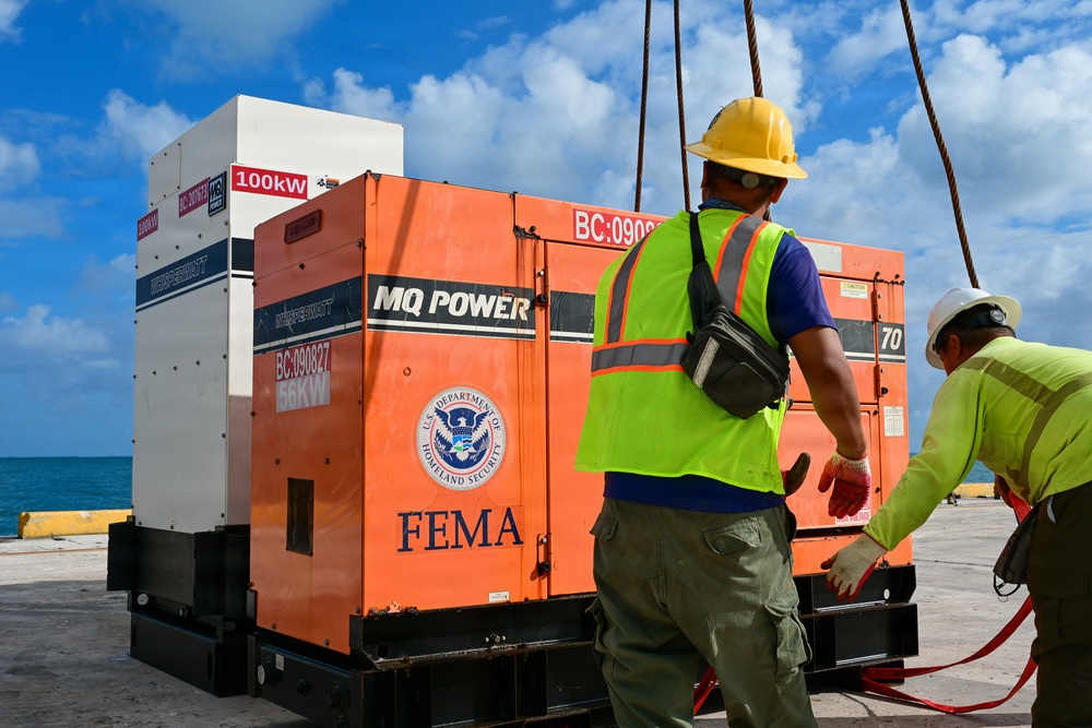 LCAC 62 arrives in Saipan, delivers generators in response to Typhoon Sinlaku