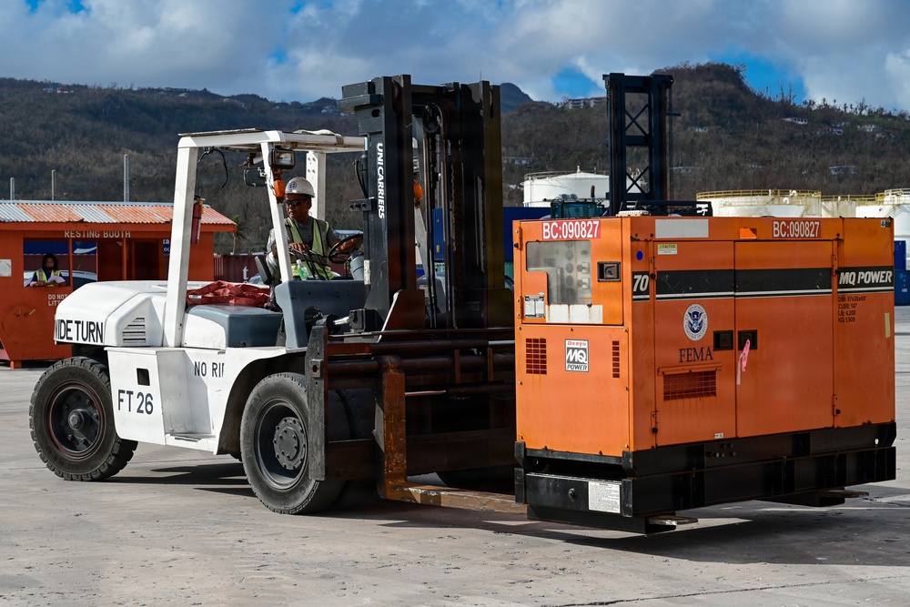 LCAC 62 arrives in Saipan, delivers generators in response to Typhoon Sinlaku