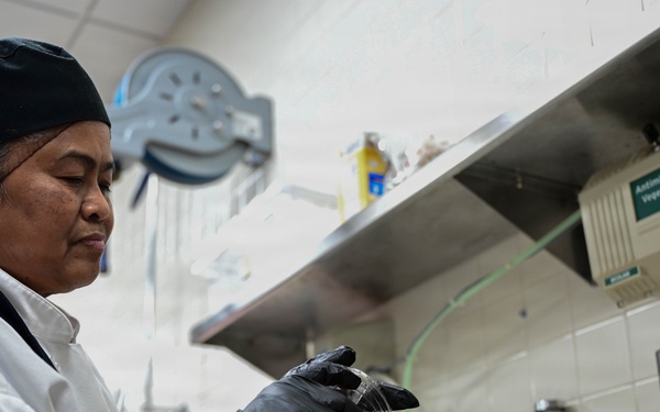 Fueling the fight: dining facility Airmen secure third Hennessy award