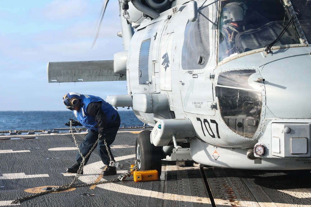 USS Carl M. Levin flight quarters