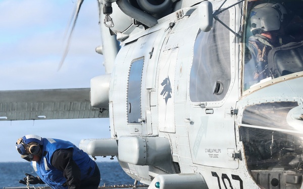 USS Carl M. Levin flight quarters