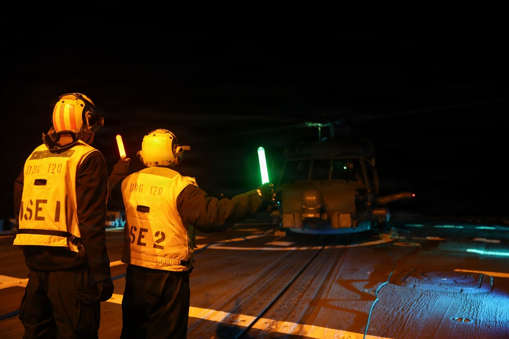 USS Carl M. Levin flight quarters