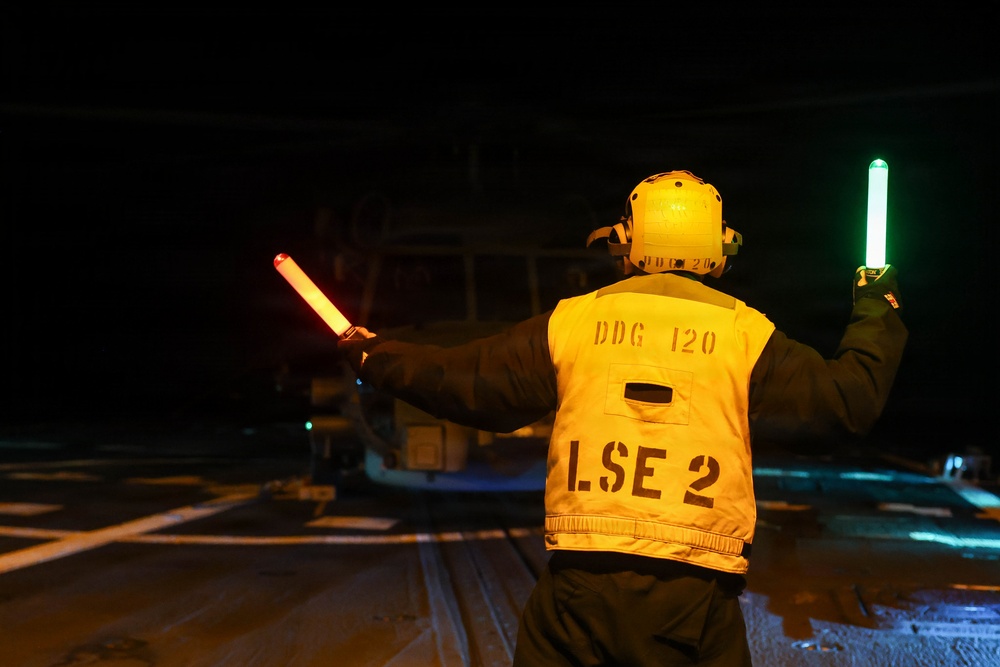 USS Carl M. Levin flight quarters