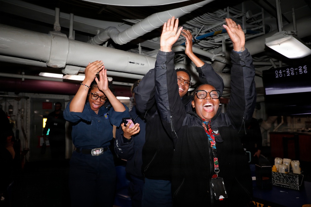 IKE departs Norfolk Naval Shipyard for Sea Trials