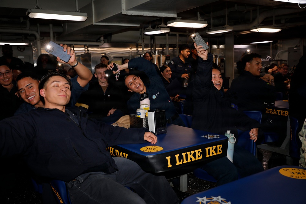 IKE departs Norfolk Naval Shipyard for Sea Trials