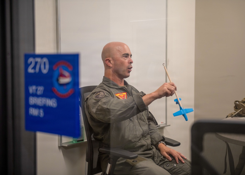 MATSG-22 CO debriefs Student Naval Aviator