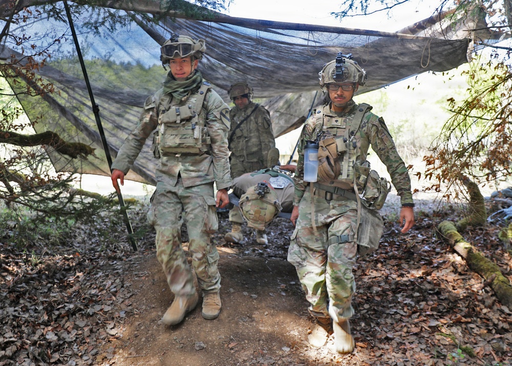 No Refrigeration Needed: Army Medics Learn Walking Blood Bank Transfusion Techniques During Combined Resolve