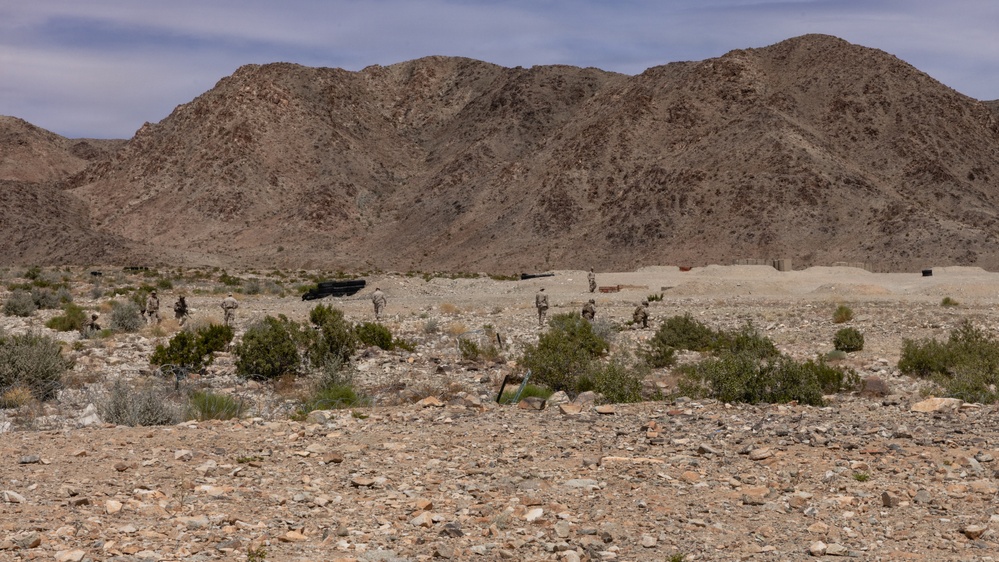 SLTE 2-26: Alpha Company 1st Battalion, 2nd Marine Regiment range 410 Alpha platoon attack