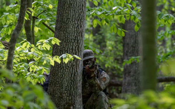 Airmen, Guardian leaders take on Marine Corps Base Quantico Challenge