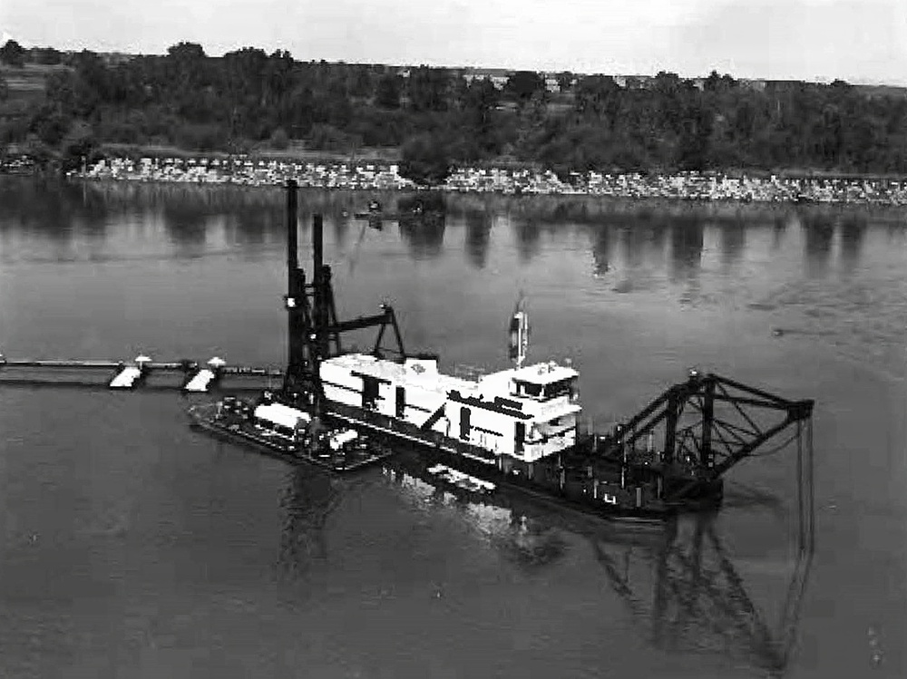 Building the MKARNS: Dredging operations at Robert S. Kerr Lock and Dam, 1969