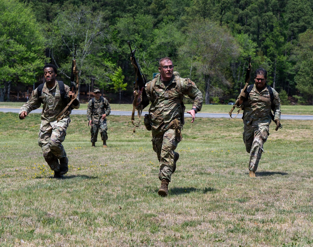 Airmen and Guardian leaders take on Marine Corps Base Quantico Challenge