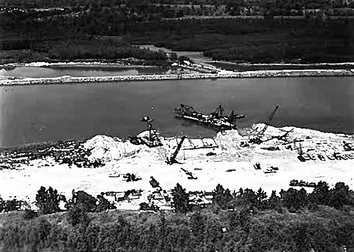 Building the MKARNS: Dredging operations at Robert S. Kerr Lock and Dam, 1969