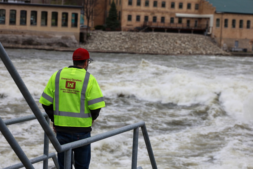 Chicago District teams inspect USACE projects following severe weather event