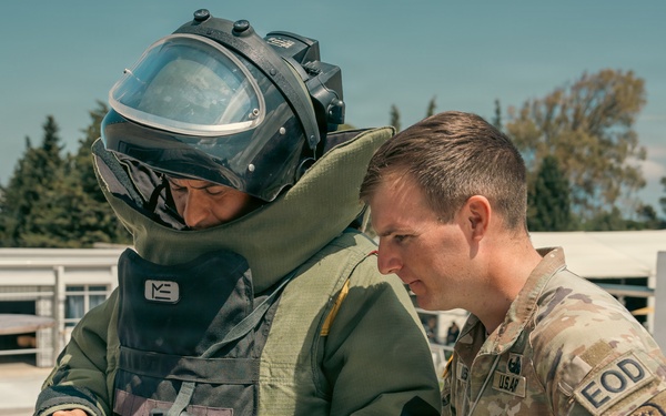 US, Tunisian forces team up for EOD training during African Lion 2026