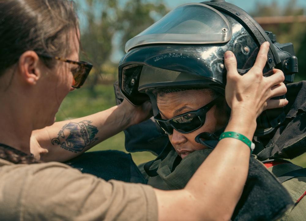 US, Tunisian forces team up for EOD training during African Lion 2026