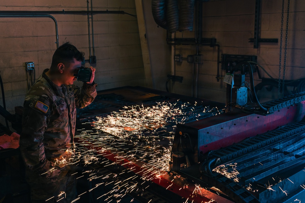 Allied Trade Specialists from 1st Special Forces Group (Airborne) exchange knowledge with I Corps