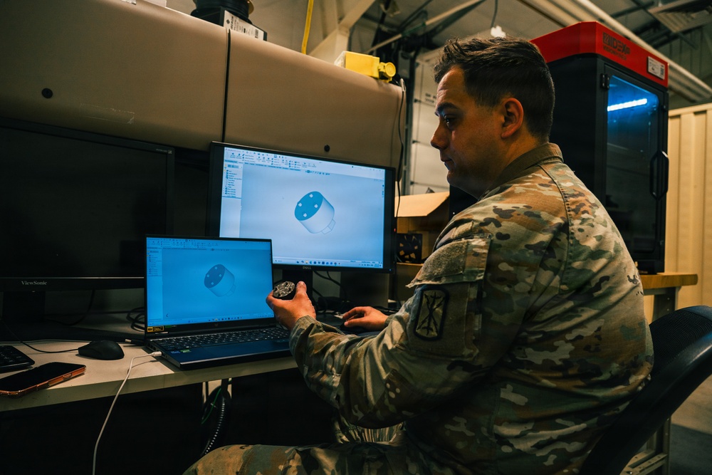 Allied Trade Specialists from 1st Special Forces Group (Airborne) exchange knowledge with I Corps