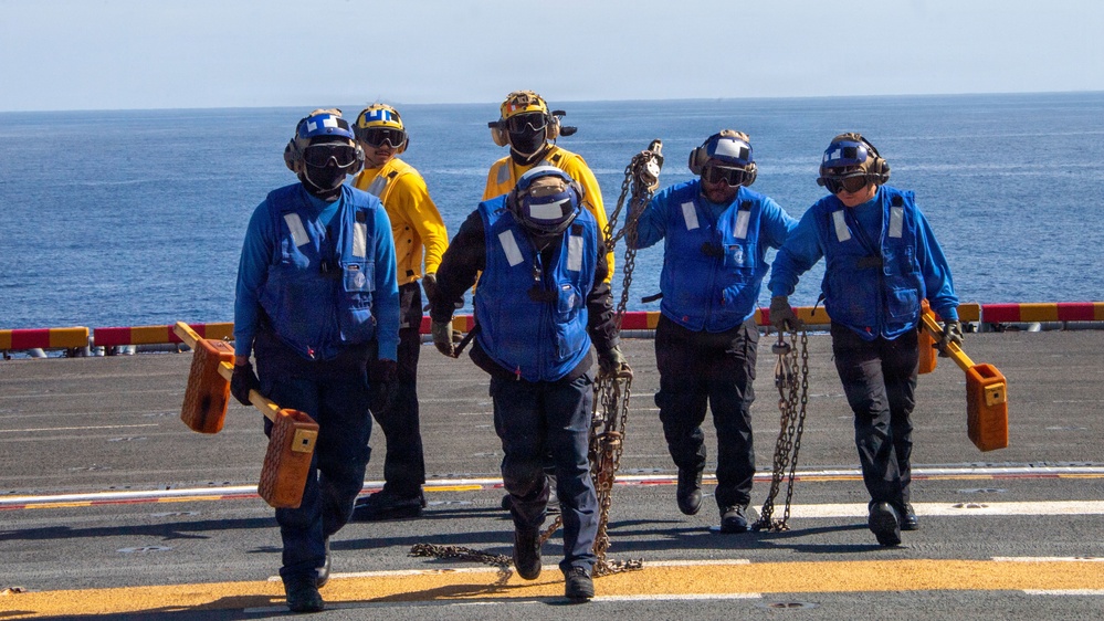 USS Essex Conducts Flight Operations