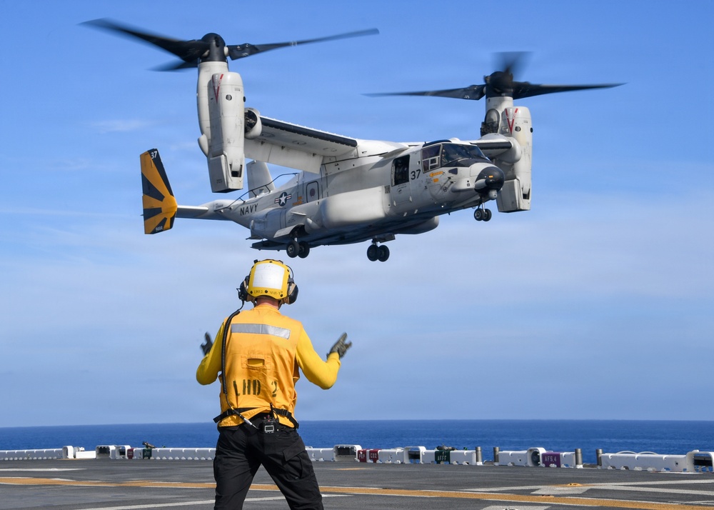 USS Essex Conducts Flight Operations