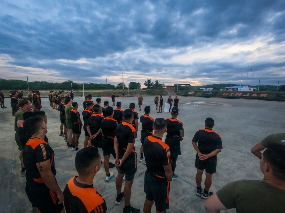 22nd MEU (SOC) | Run Swim Run with Ecuadorian Marines