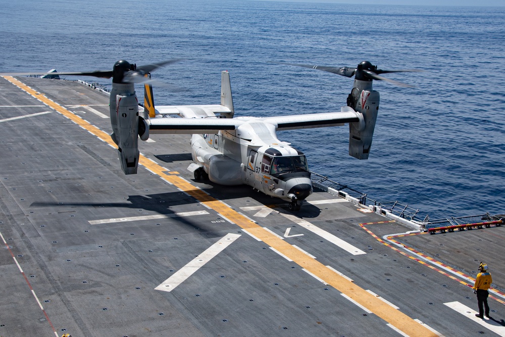 USS Essex Conducts Flight Operations