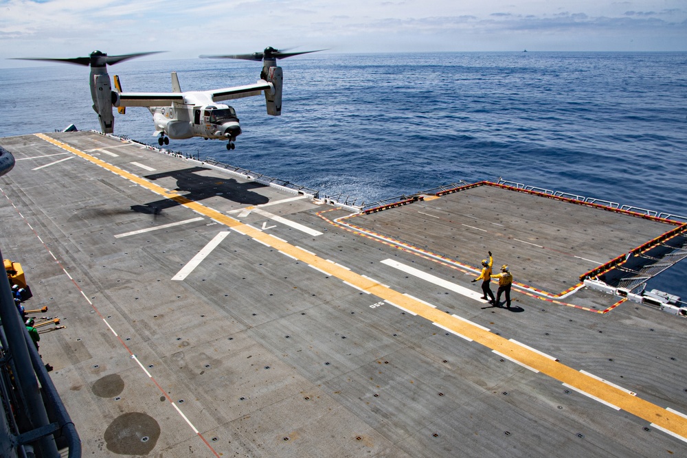 USS Essex Conducts Flight Operations